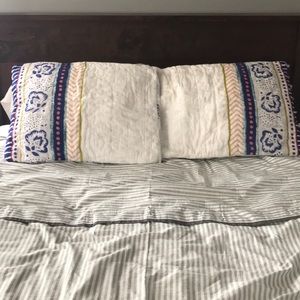 Anthro Standard Shams